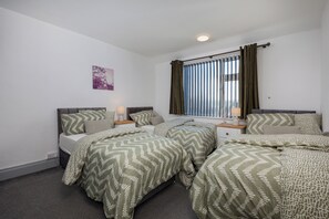 3 dormitoris, planxa i posts de planxar, wifi i roba de llit 