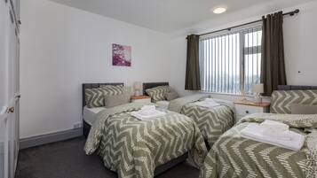 3 bedrooms, iron/ironing board, WiFi, bed sheets