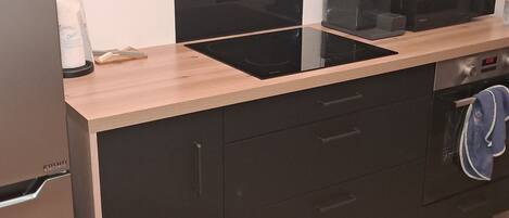 Micro-ondes, four, plaque de cuisson