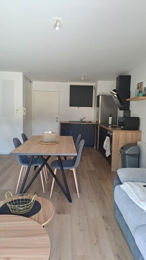 Interior - Quiet, warm apartment (Miniac-Morvan)