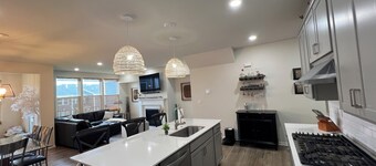 LUXURY Comfy Condo in Charming Milford