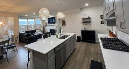 LUXURY Comfy Condo in Charming Milford