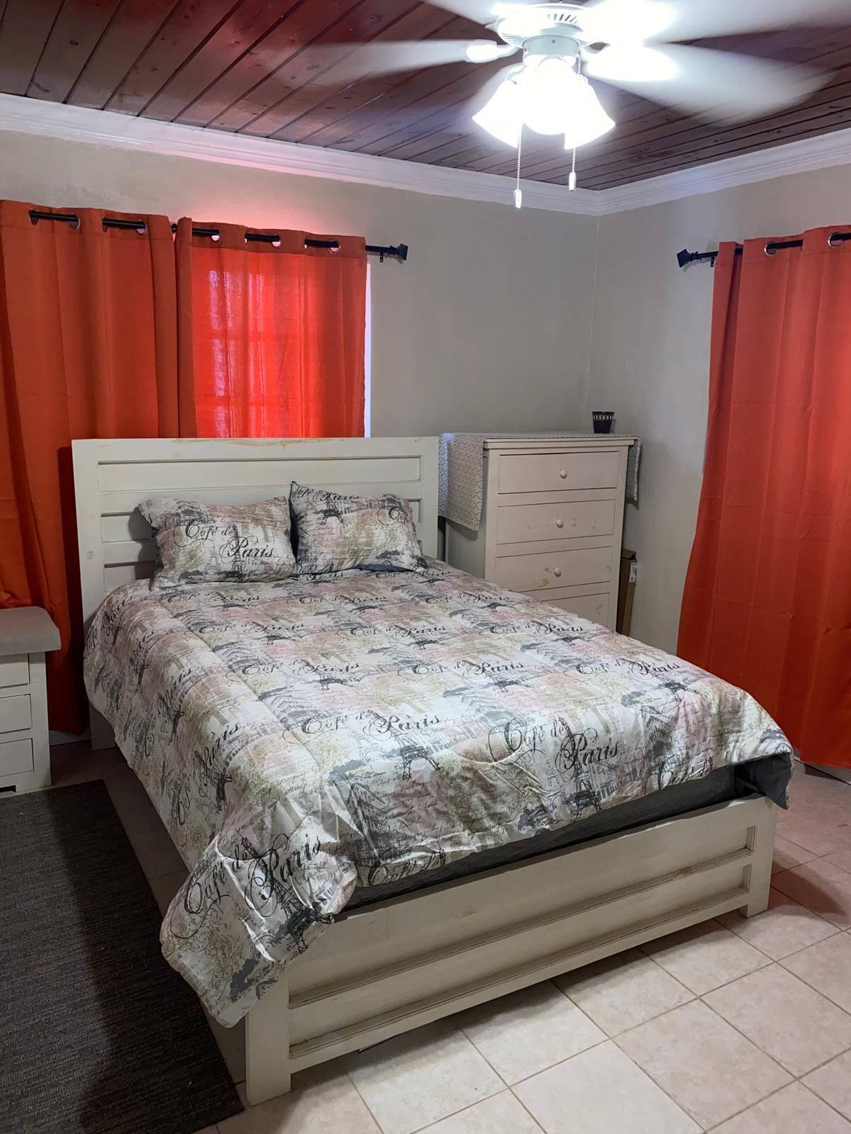 2 dormitoris, planxa i posts de planxar, wifi i roba de llit 