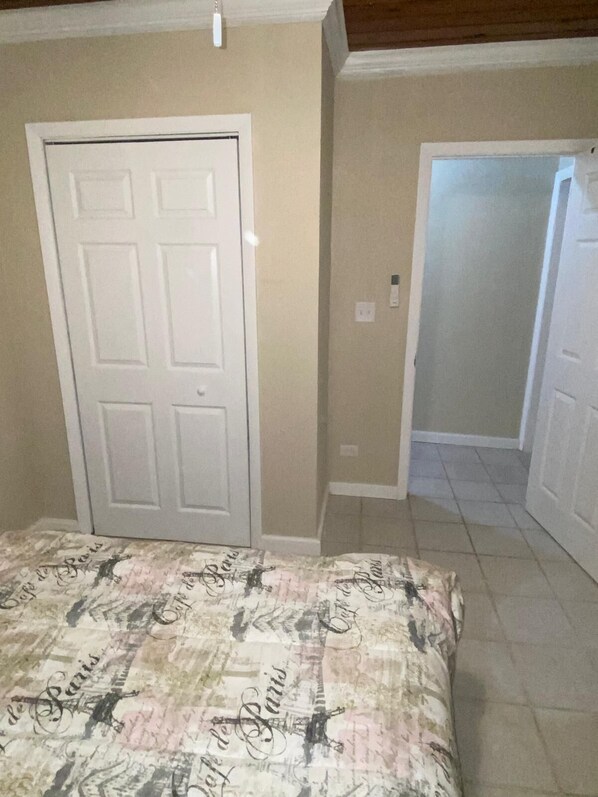 Room - Manoah #2 - Place of Rest (Mangrove Cay)