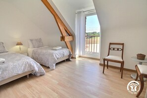 4 bedrooms, iron/ironing board, travel cot, free WiFi - Les Roses Trémières - NIVILLAC (NIVILLAC)