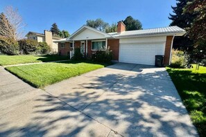 Exterior - Spacious 4BR Retreat Near Idaho Falls Airport (Idaho Falls)