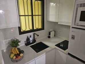 Private kitchen - Modern condo with a spacious terrace offers breathtaking view of Levante Beach (Benidorm)