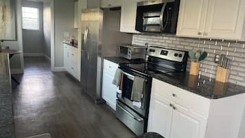 Mikrobølgeovn, ovn, kogeplade, opvaskemaskine