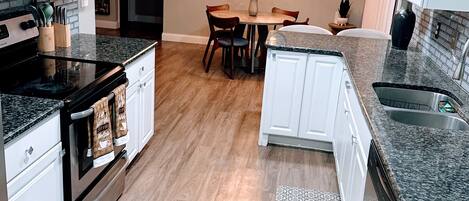 Microonde, forno, piano cottura, lavastoviglie