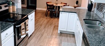 Cozy 3-bedroom home just minutes away from Mets stadium. 