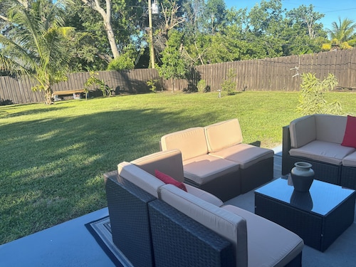 Cozy 3-bedroom house with AC/Wifi in Port St. Lucie, Florida