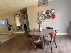 Dining - Cozy 3-bedroom home just minutes away from Mets stadium. (Port St. Lucie)
