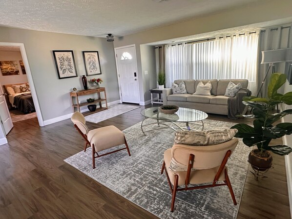 Smart TV - Cozy 3-bedroom home just minutes away from Mets stadium. (Port St. Lucie)