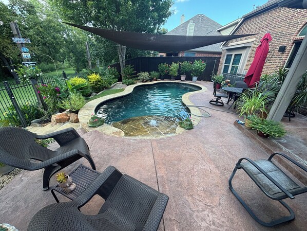 Pool - Cowboys Rangers, and runways all within minutes. (Euless)