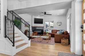 Televisión y chimenea 