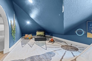 7 bedrooms, iron/ironing board, internet, bed sheets