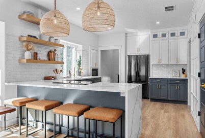 Luxurious 7BR/4BA retreat! Hot Tub, Fire Pit, Arcade Games, Huge Covered Patio