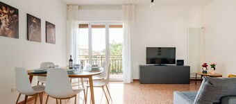 Golden House Venice Yellow – Explore Eastern Veneto with Family