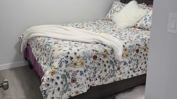 مكواة/لوح كي وواي فاي وملاءات أسرّة