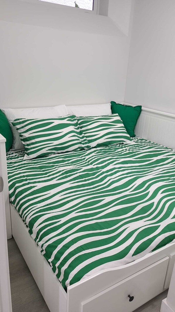 2 bedrooms, iron/ironing board, free WiFi, bed sheets