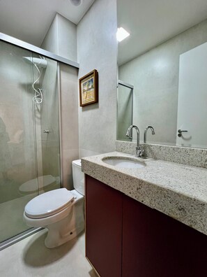 Bruser, hårtørrer, håndklæder, Sæbe