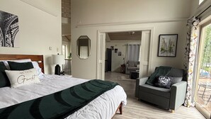 3 bedrooms, in-room safe, desk, iron/ironing board