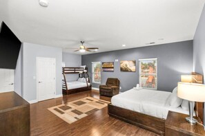 4 bedrooms, desk, iron/ironing board, WiFi