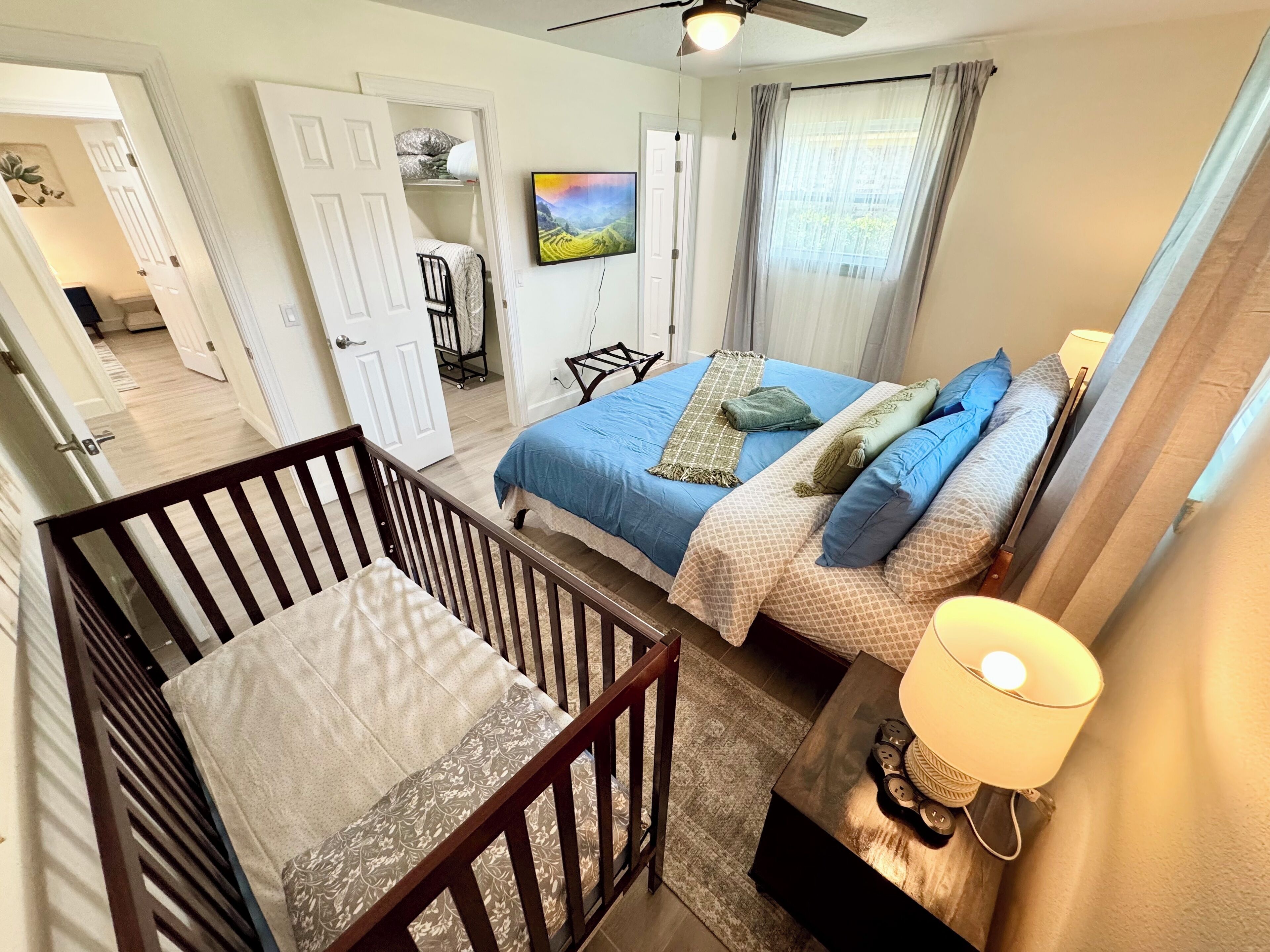 4 bedrooms, iron/ironing board, travel crib, free WiFi