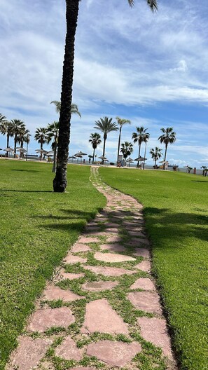 المنطقة المحيطة بالمنشأة