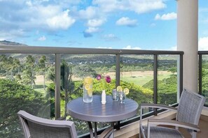 Outdoor dining - Marriott Ko Olina Beach Club - One Bedroom Villa with Stunning Mountain View (kapolei)