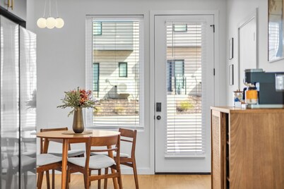 Rocky Top Rowhouse :: Modern Townhouse -- Sleeps 4! Walk to Neyland & DT Knox!