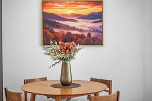 Dining - Rocky Top Rowhouse :: Modern Townhouse -- Sleeps 4! Walk to Neyland & DT Knox! (Knoxville)