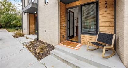 Rocky Top Rowhouse :: Modern Townhouse -- Sleeps 4! Walk to Neyland & DT Knox!