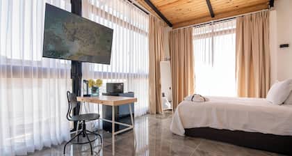 Spacious Room with Private Bathroom & Shared Kitchen with Ocean View