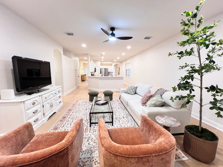 Spacious Roanoke Retreat - Roanoke