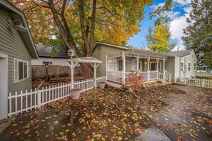 Exterior - Charming Downtown Home, Walk to CDA Shops&Eateries (Coeur d'Alene)
