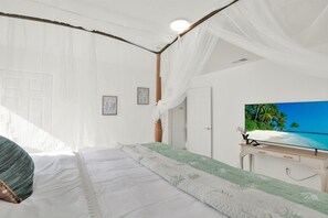 2 quartos, cofres nos quartos, escrivaninha