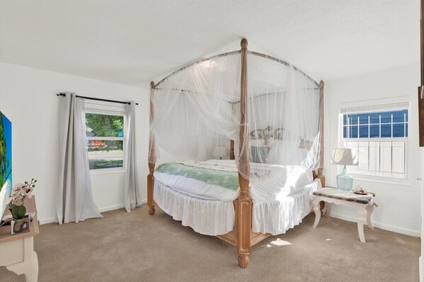 2 chambres, coffres-forts dans les chambres, bureau