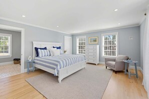 5 bedrooms, desk, iron/ironing board, free WiFi