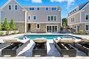 Et oppvarmet basseng