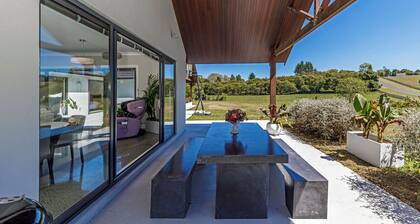 Escape to Your Private 5-Acre Farm Lifestyle Paradise, 8 mins to Shops & Eatery