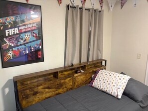 3 slaapkamers, een strijkplank/strijkijzer, gratis wifi, beddengoed