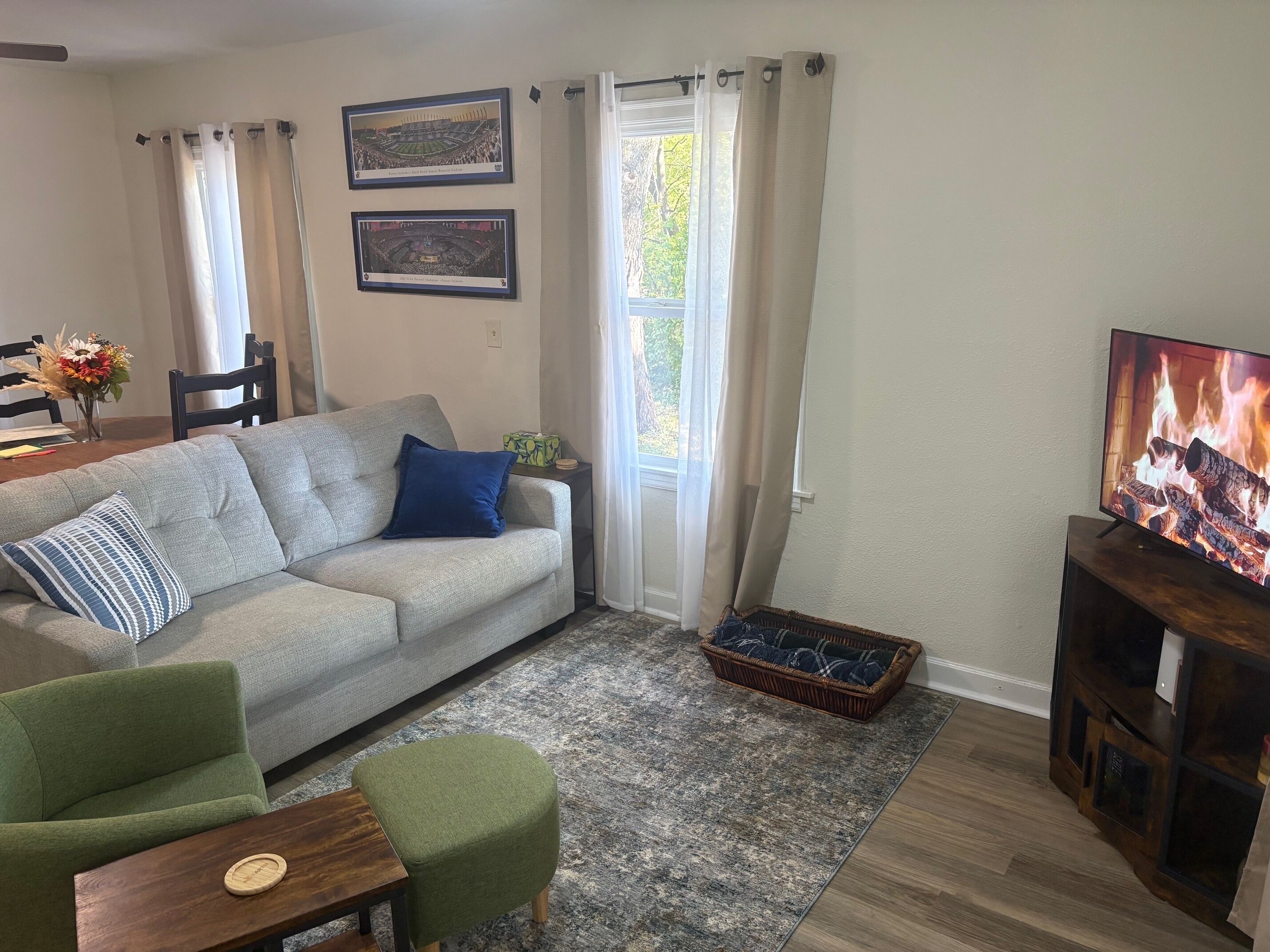 Comfy Family Home With Parking! Close To Ku & Mass St - Lawrence, KS