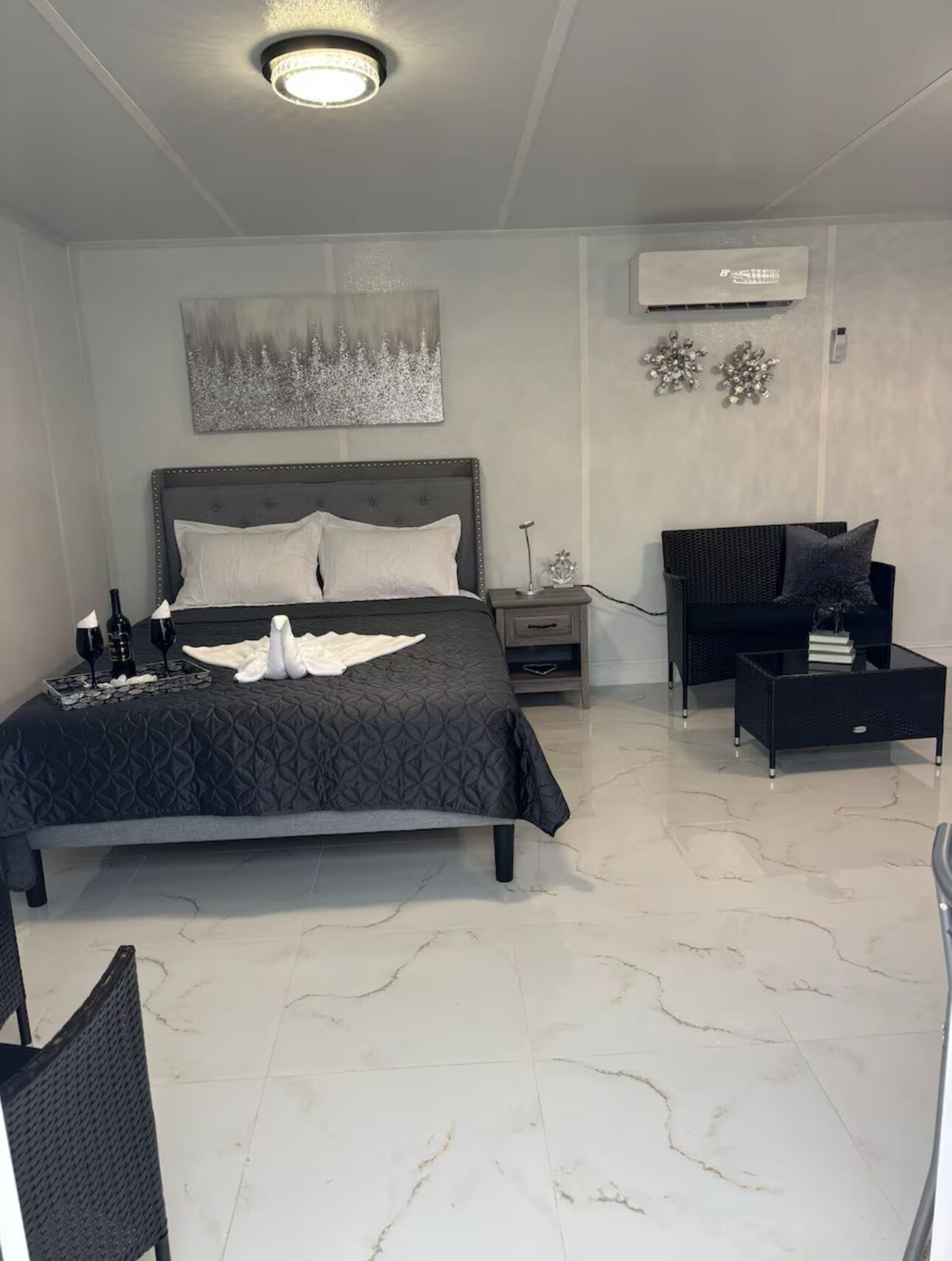 1 bedroom, iron/ironing board, internet, bed sheets