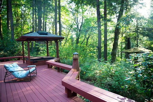 secluded 3-bedroom forest estate in Olympia