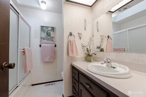 Towels, soap, shampoo, toilet paper