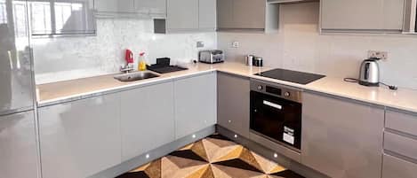Fridge, microwave, oven, stovetop