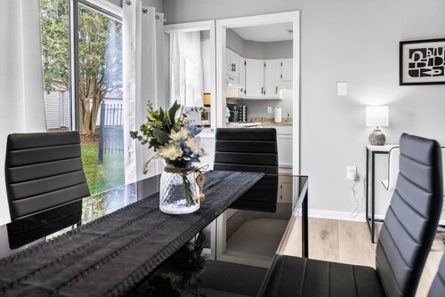 Elegant Escape | Bright Interiors & Relaxed Gatherings