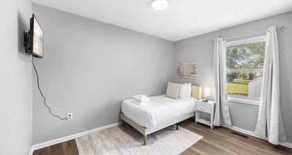 Relax • Work • Explore | 3BR Downtown Haven