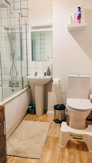 Håndklær, såpe og toalettpapir